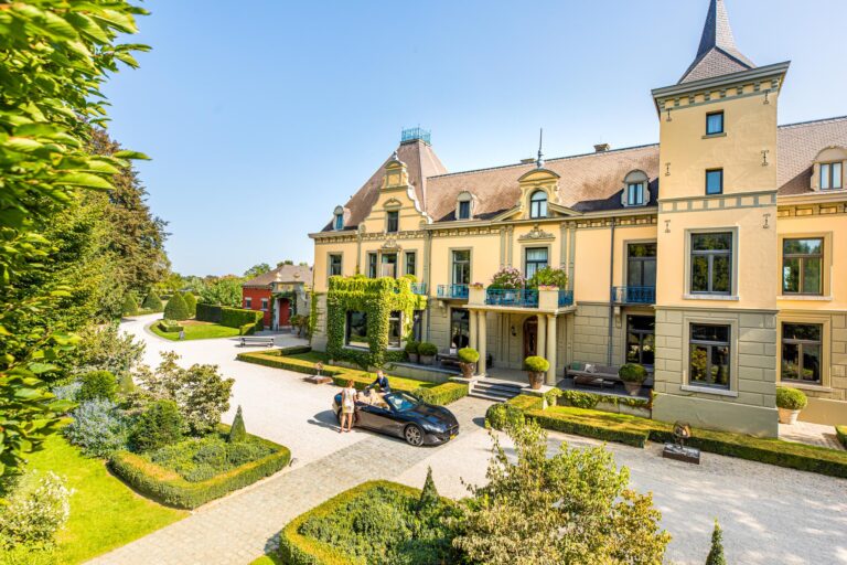 Landgoed Kasteel de Hoogenweerth in Maastricht van de voorkant als trouwlocatie in Zuid Limburg