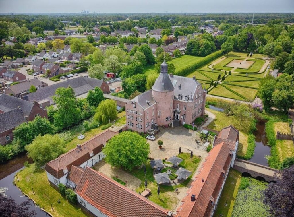 Luchtfoto van Trouwlocatie en Kasteel Aldenghoor
