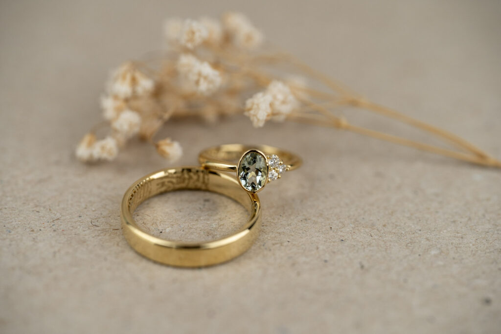 Trouwringen in goud door Iris Louisse Goudsmid