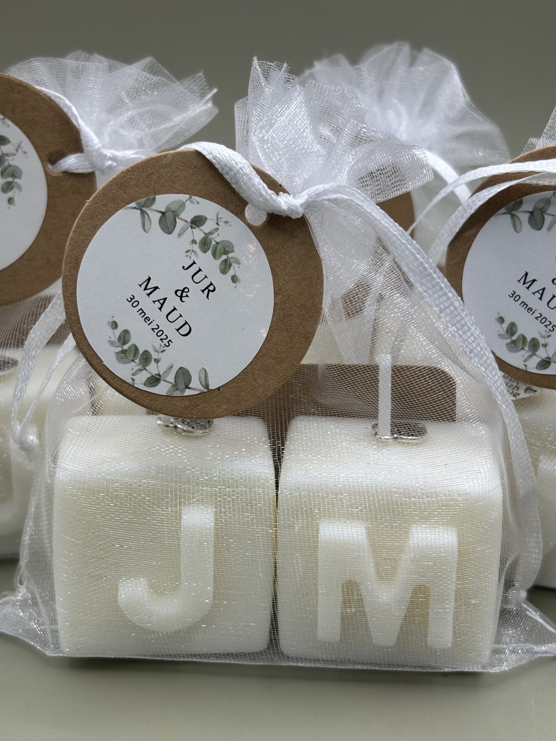 Kaarsen met letter bruidspaar bedankjes