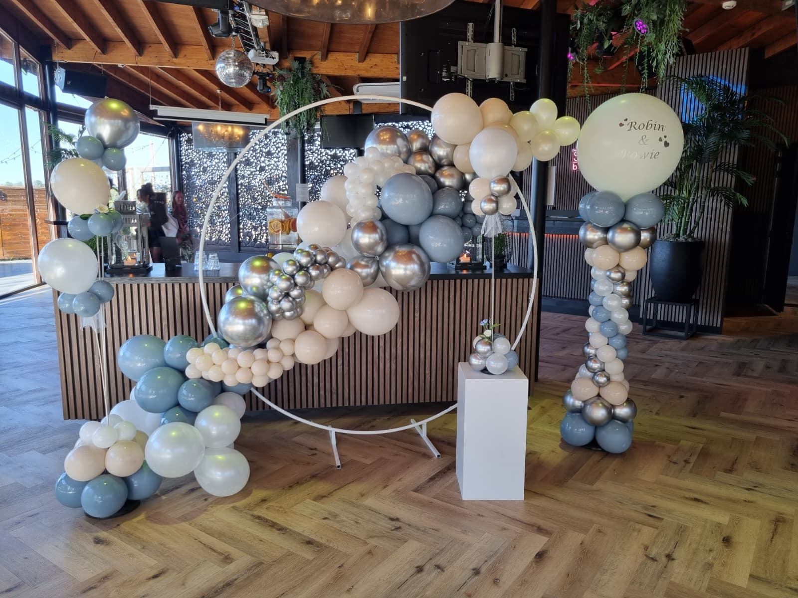 backdrop bruiloft met ballonnen