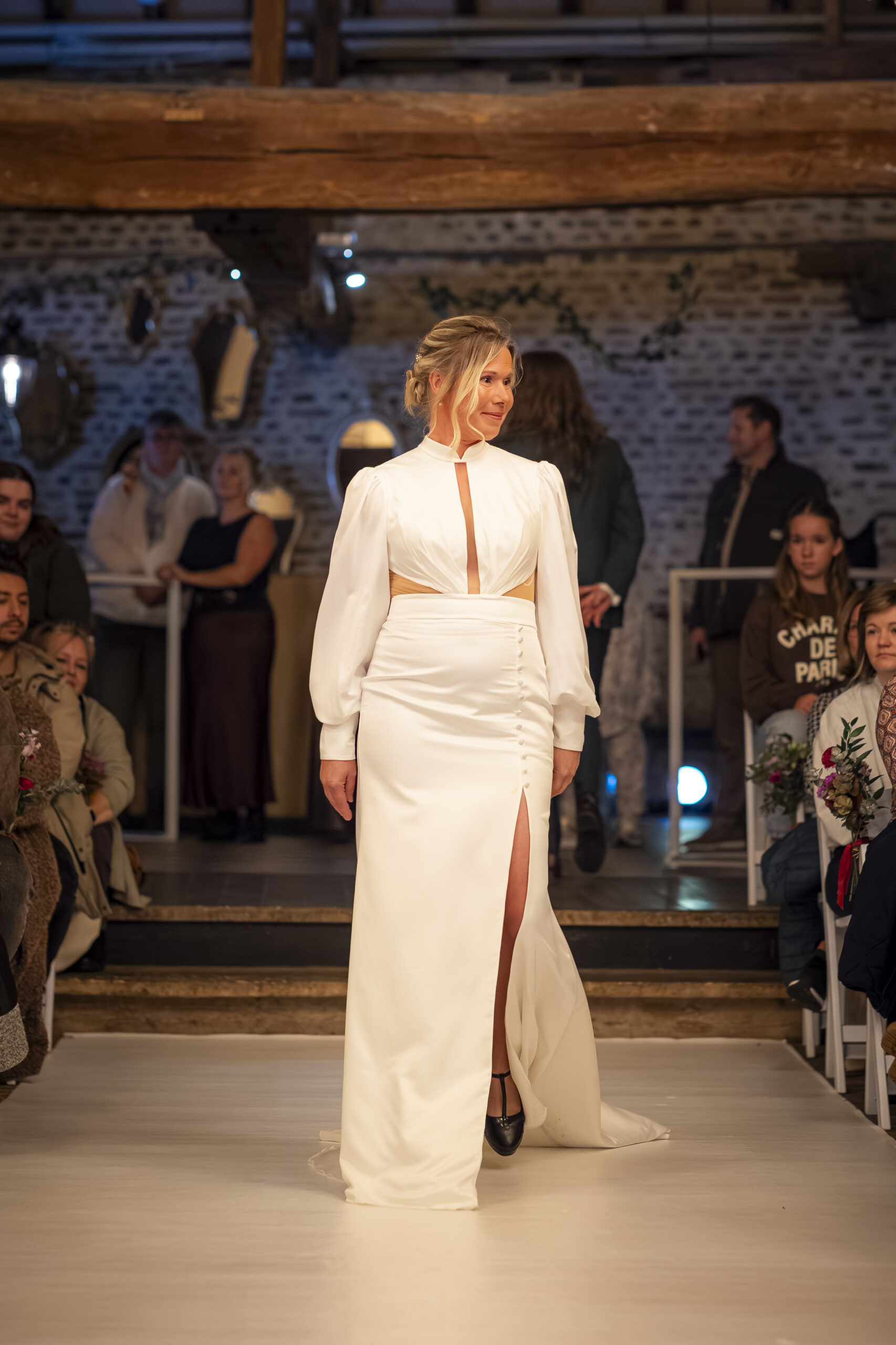 Bruid in Engels bruidsjurk