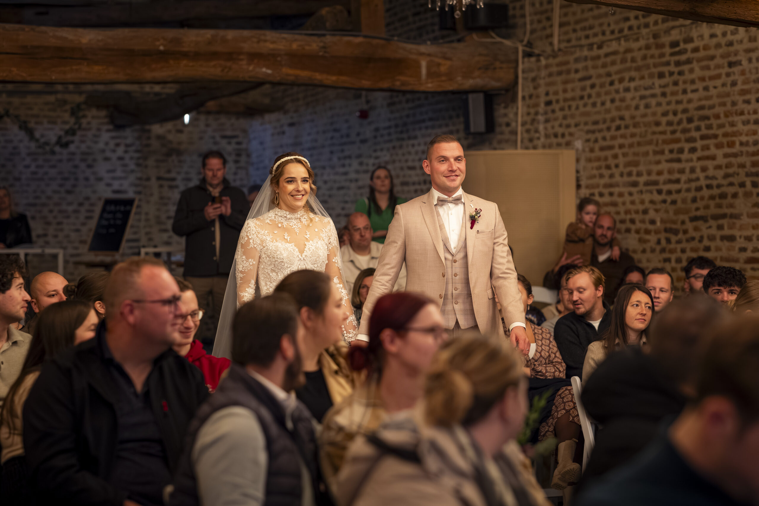 Bruidspaar tijdens modeshow Jansen Noy