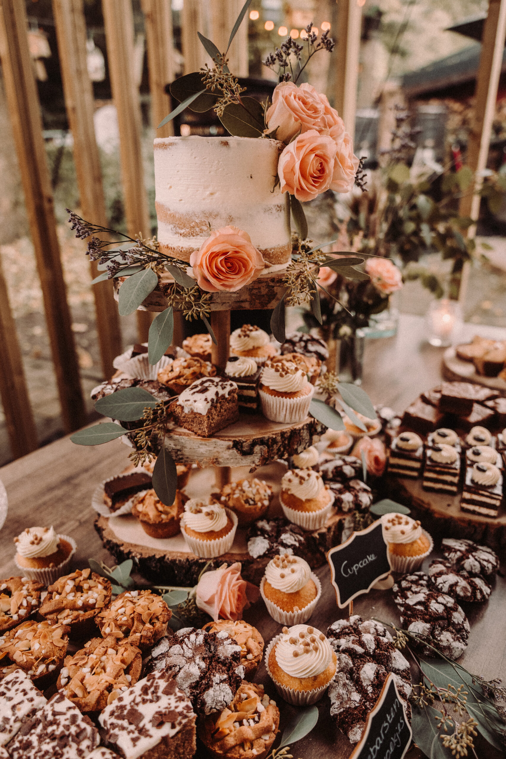 Bruidstaarten trend aansnijdtaart gecombineerd met sweets