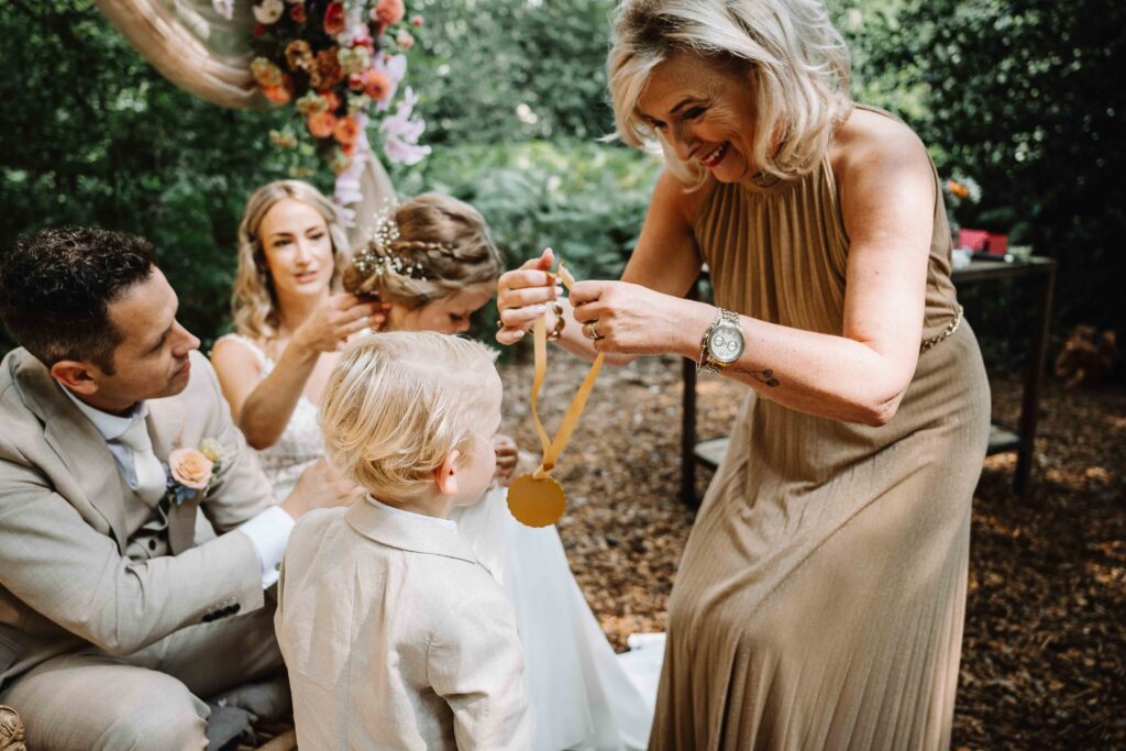 Betrekken van kinderen bij de huwelijksceremonie