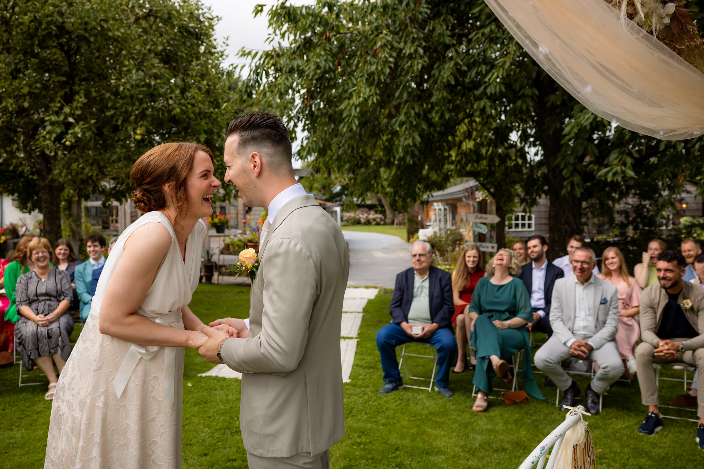 Intieme bruiloft ceremonie