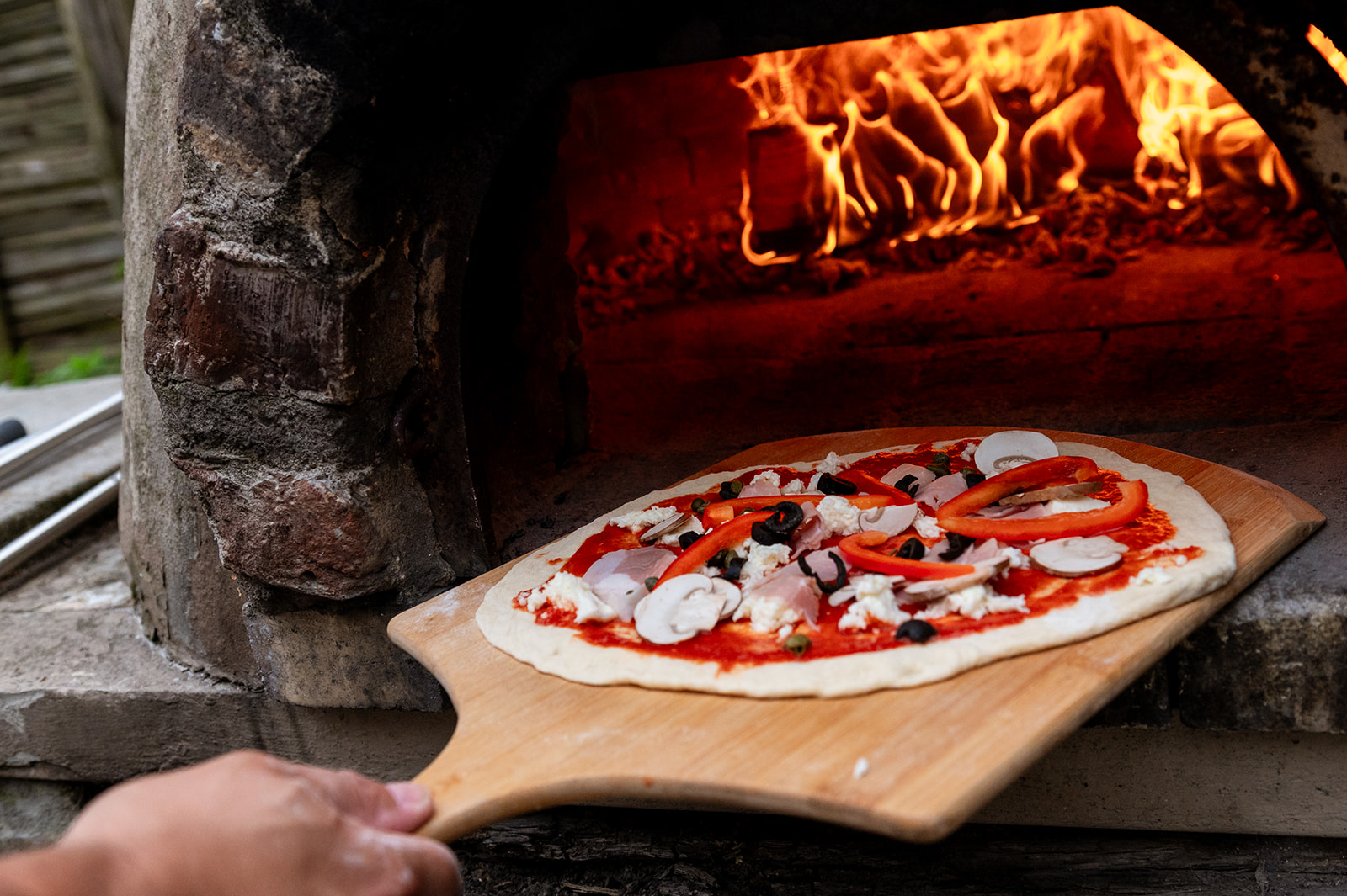 Pizza gaat de oven in op vooravond weekend bruiloft