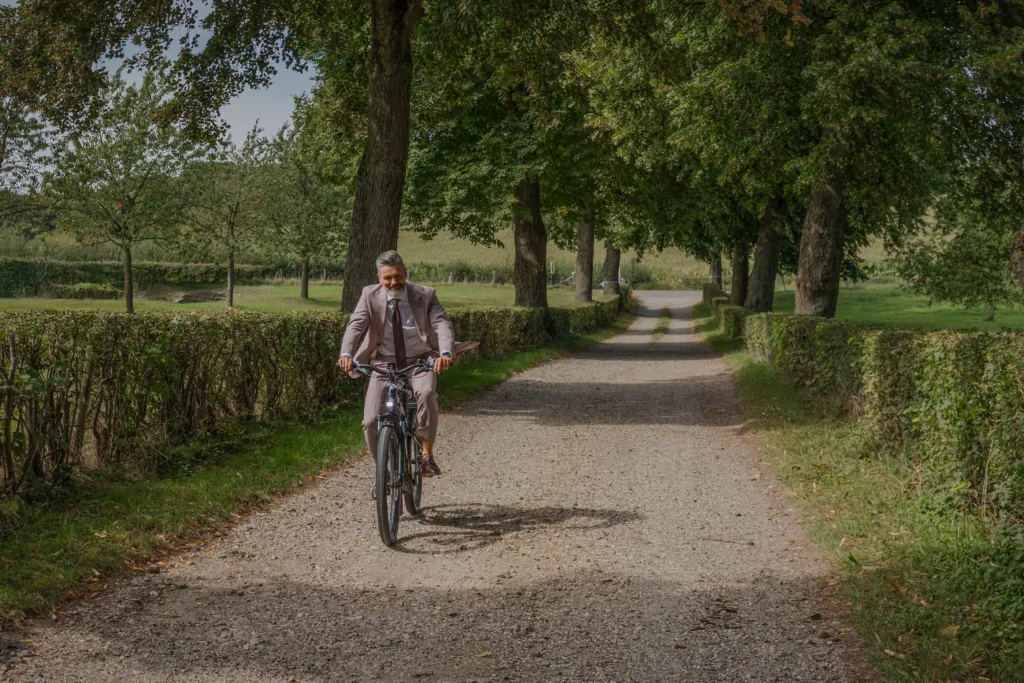 Bruidegom op de fiets