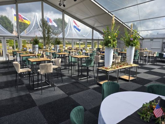 Inrichting paviljoen tent door Deguelle Party & Event
