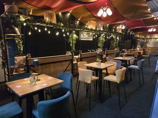 Industriele look meubilair verhuur bruiloft