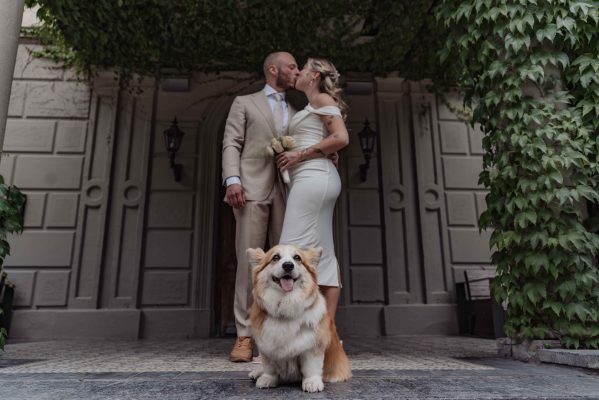 Bruidspaar met hond