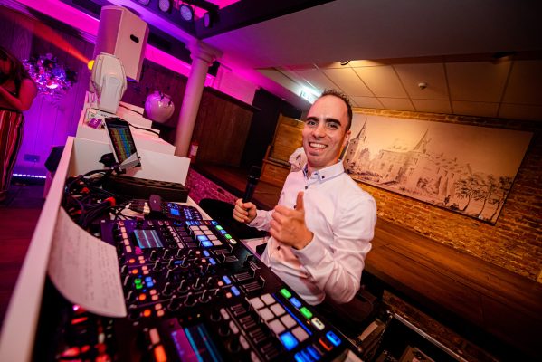 Mathijs, eigenaar en DJ bij Entertainment Company