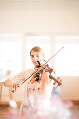 Joyce speelt viool