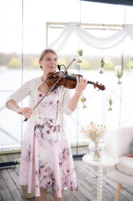 Live viool bij bruiloft Beachclub Degreez