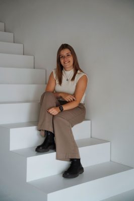 Rianne van Vivé Weddings op trap