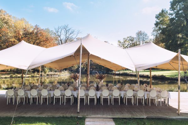 Diner onder stretchtent bij Trouwlocatie Delbrock