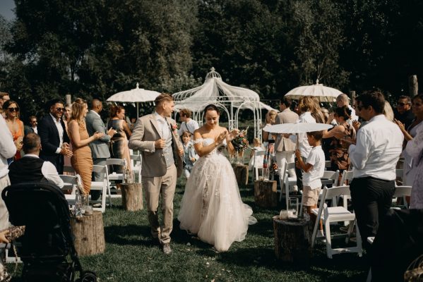 Ceremonie buiten bij de Biesenhof Trouwlocatie Zuid Limburg