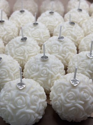 Handgemaakte kaarsen met roosjes bruiloft