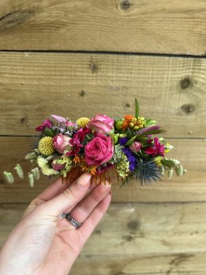 Bloemen voor in haren bruidskapsel