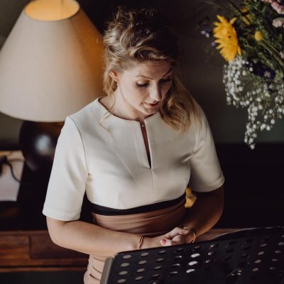 Trouwambtenaar Shirley van Fidelis Wedding aan het spreken