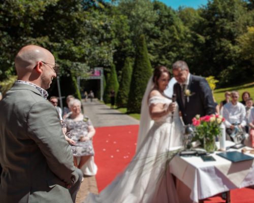 Huwelijk met rode loper door Vier 't