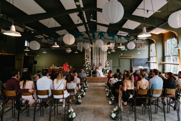 Ceremonie in industriele trouwlocatie maastricht