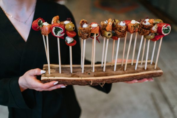 Culinaire hapjes tijdens bruiloft op trouwlocatie Maastricht